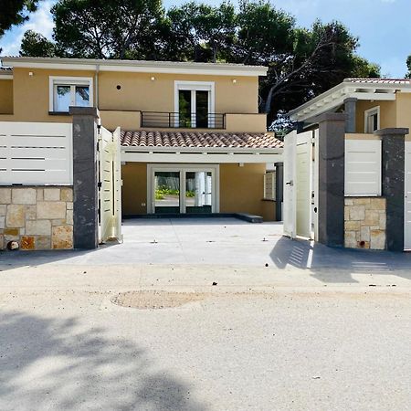 Nuova Residenza Dei 7 Pini A Pochi Passi Dal Mare Leilighet Porto Pino Eksteriør bilde