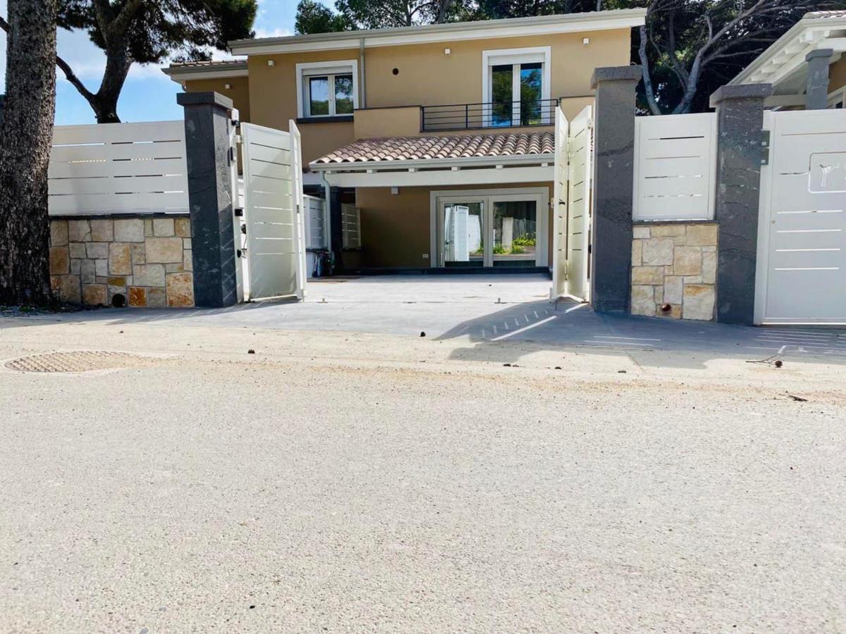 Nuova Residenza Dei 7 Pini A Pochi Passi Dal Mare Leilighet Porto Pino Eksteriør bilde