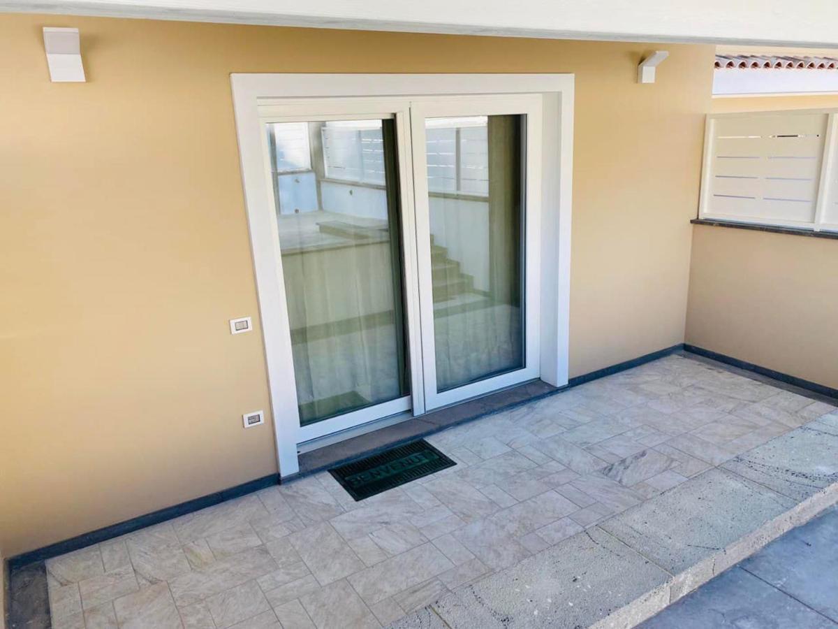 Nuova Residenza Dei 7 Pini A Pochi Passi Dal Mare Leilighet Porto Pino Eksteriør bilde